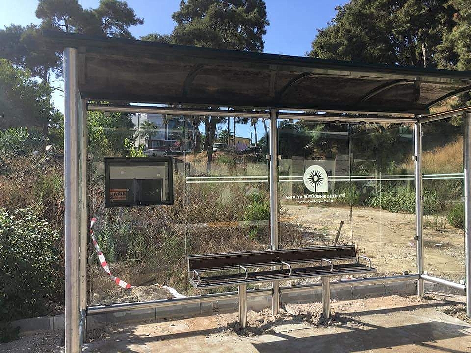 Büyükşehir'den modern otobüs durakları