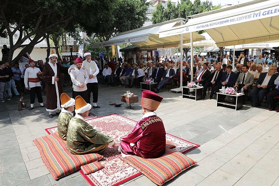 Protokol ve iş dünyası Ahilik töreninde buluştu