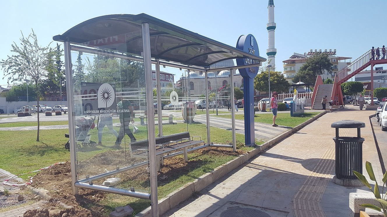 Büyükşehir'den modern otobüs durakları