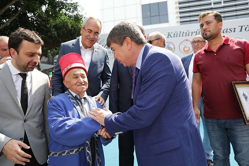 Protokol ve iş dünyası Ahilik töreninde buluştu