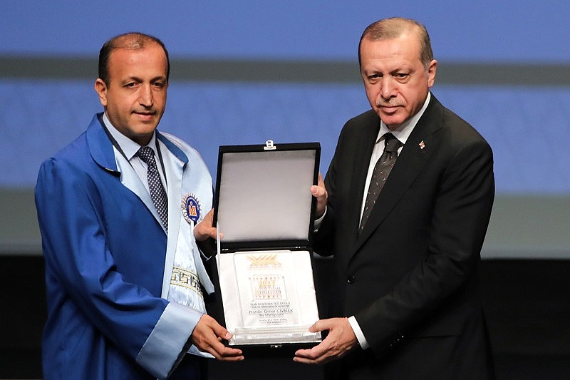 Akdeniz Üniversitesi'ne YÖK Üstün başarı ödülü
