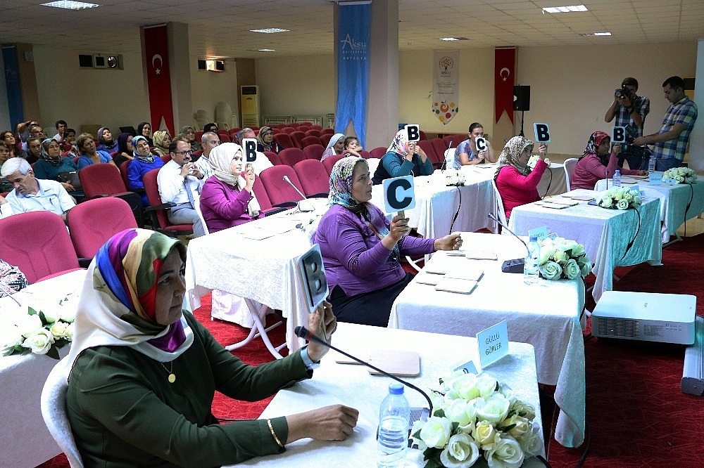 Aksulu kadın çiftçiler yarıştı