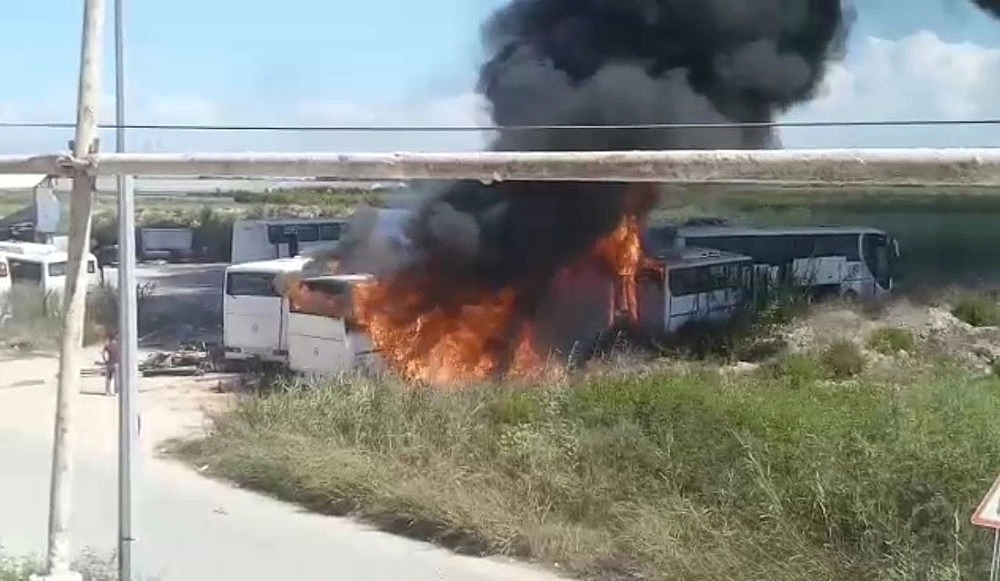 Antalya'da 4 otobüs alev alev yandı! (Video)