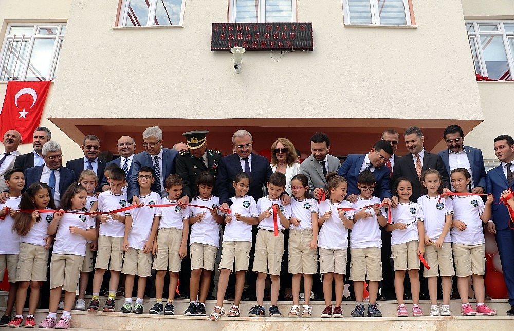 Antalya'da 440 bin öğrenci için ders zili çaldı