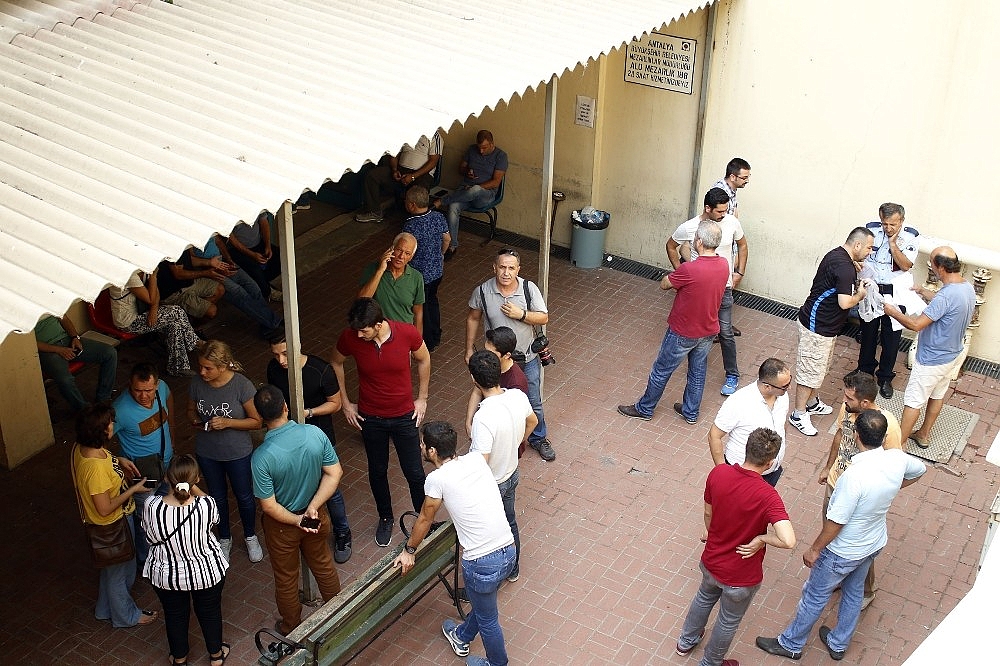 Antalya'da 5 kişinin hayatını kaybetti tur midibüsü kazası (Videolu)