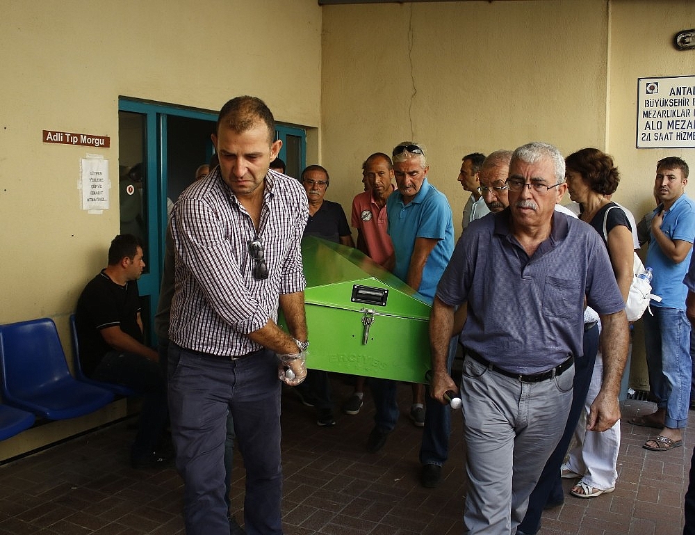 Antalya'da 5 kişinin hayatını kaybetti tur midibüsü kazası (Videolu)