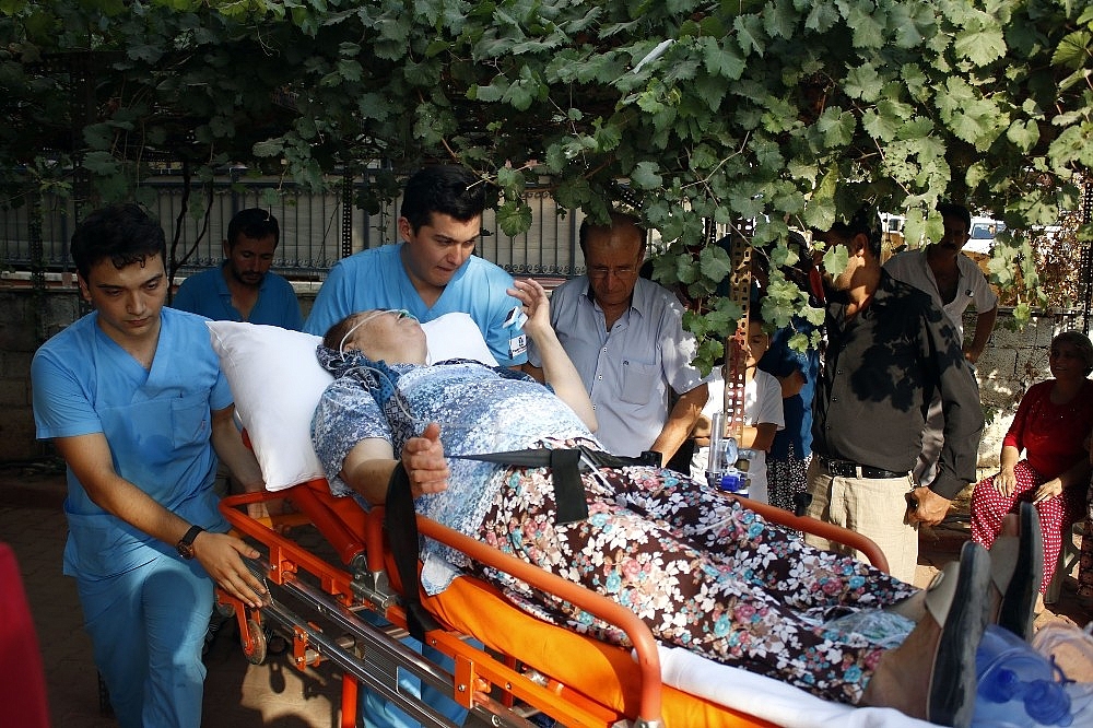 Antalya'da ev yangını korkuttu (Videolu)