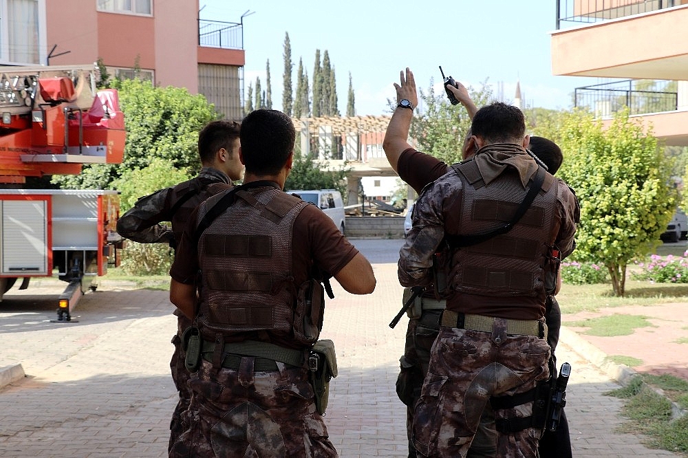 Antalya'da öfkeli koca polisi alarma geçirdi! (Videolu)
