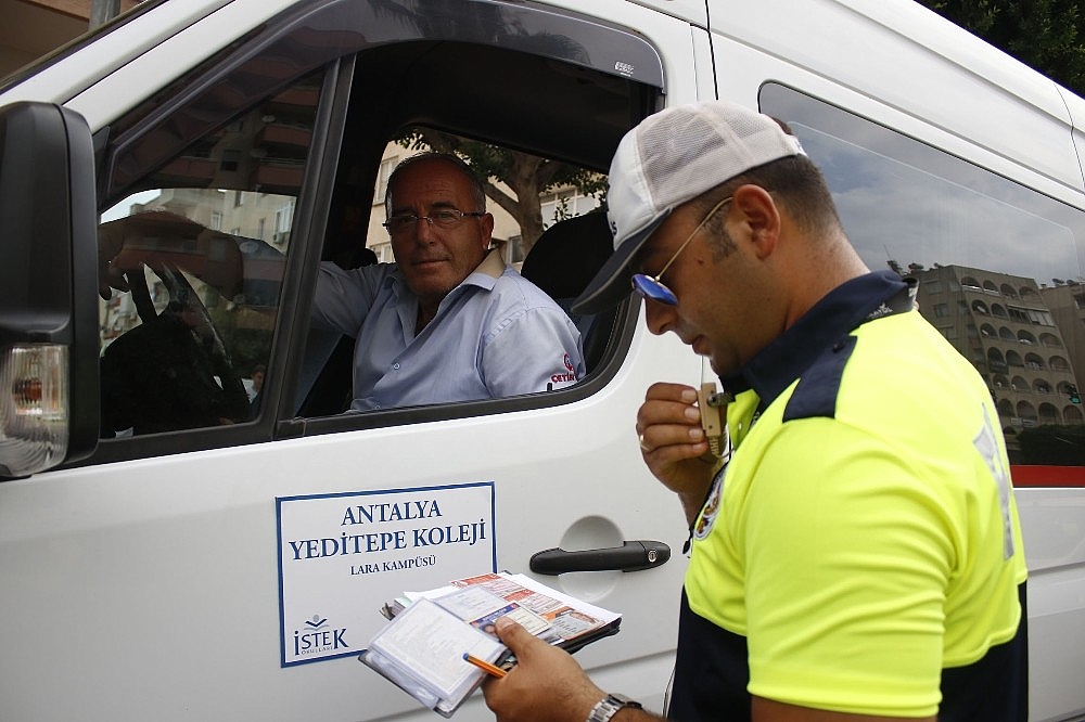 Antalya'da okul servislerine denetim