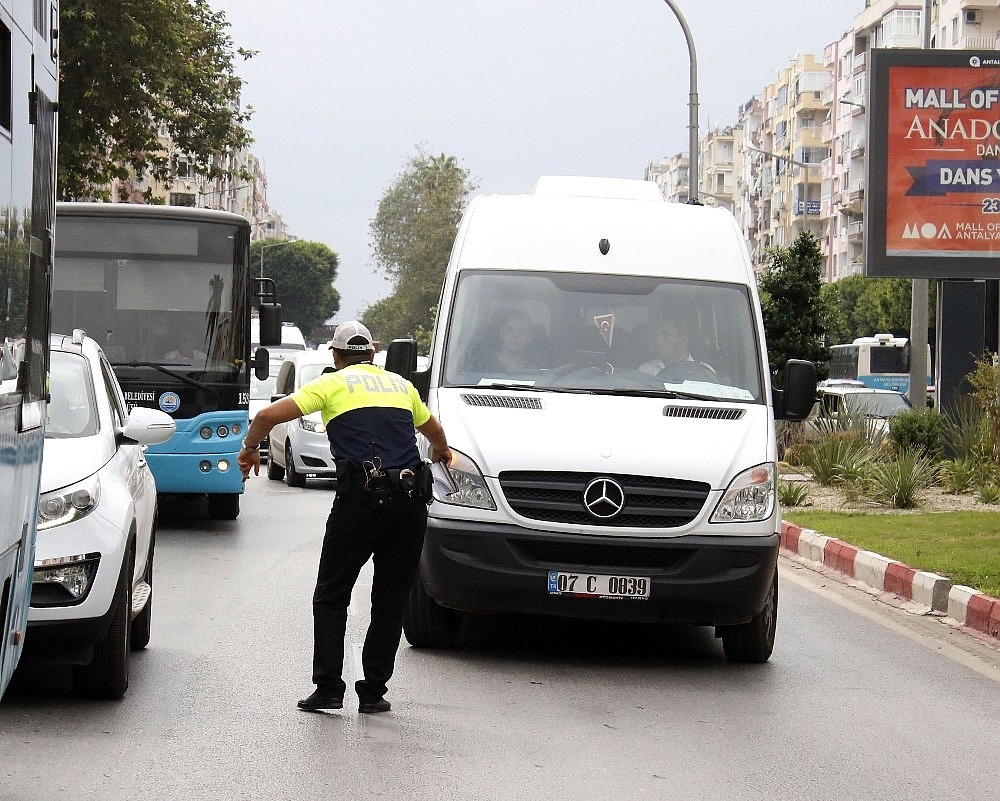 Antalya'da okul servislerine denetim