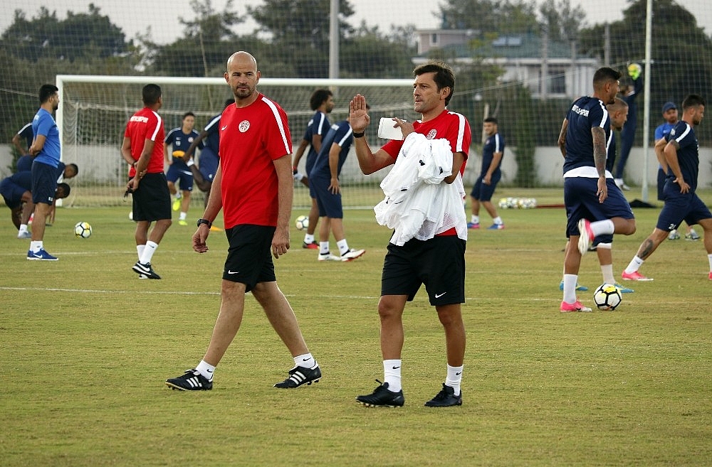 Antalyaspor'da Leonardo, ilk kez takımı çalıştırdı (Videolu)