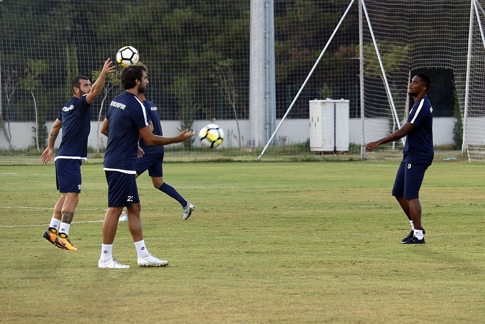 Antalyaspor'da Leonardo, ilk kez takımı çalıştırdı (Videolu)