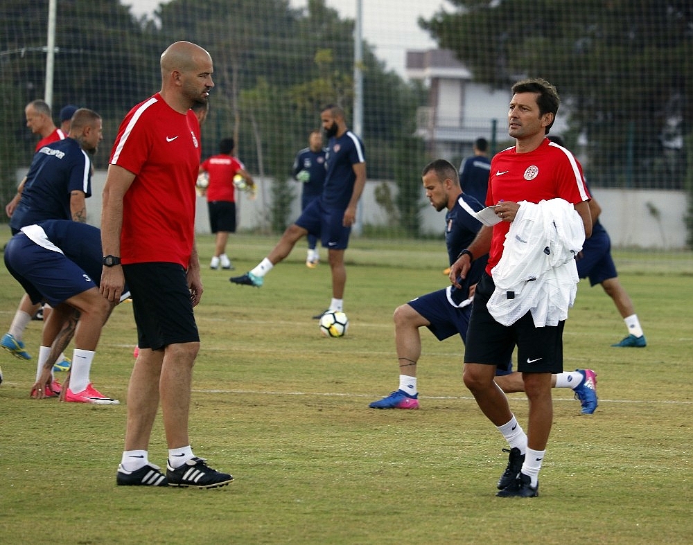Antalyaspor'da Leonardo, ilk kez takımı çalıştırdı (Videolu)