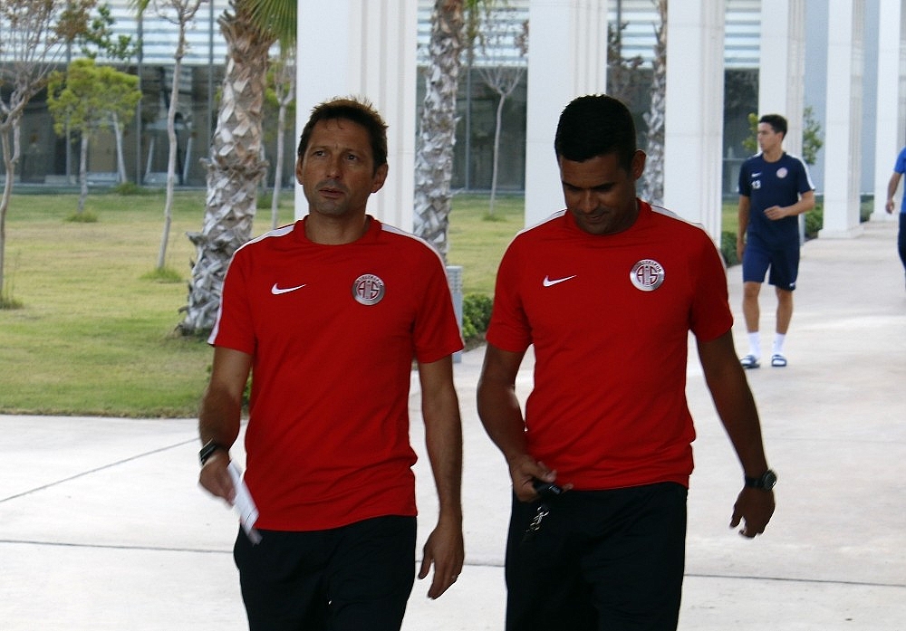 Antalyaspor'da Leonardo, ilk kez takımı çalıştırdı (Videolu)