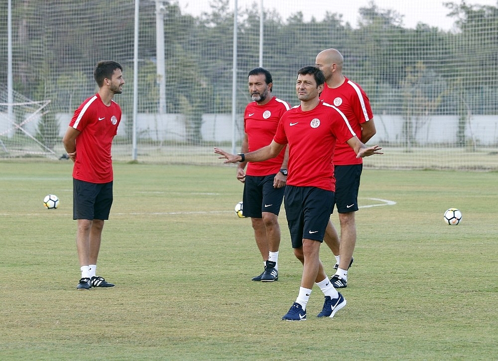 Antalyaspor'da Leonardo, ilk kez takımı çalıştırdı (Videolu)