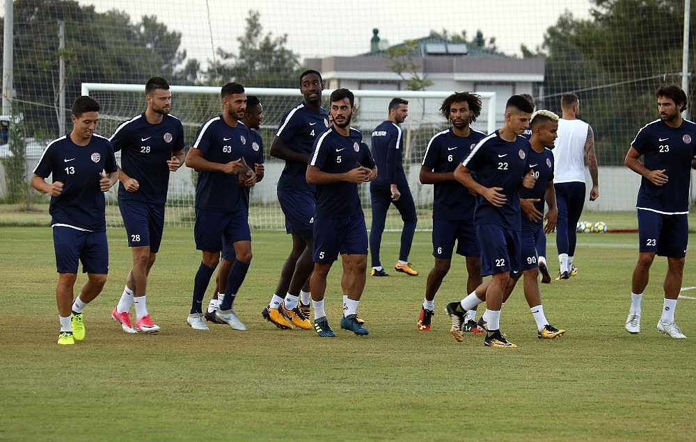 Antalyaspor'da Leonardo, ilk kez takımı çalıştırdı (Videolu)