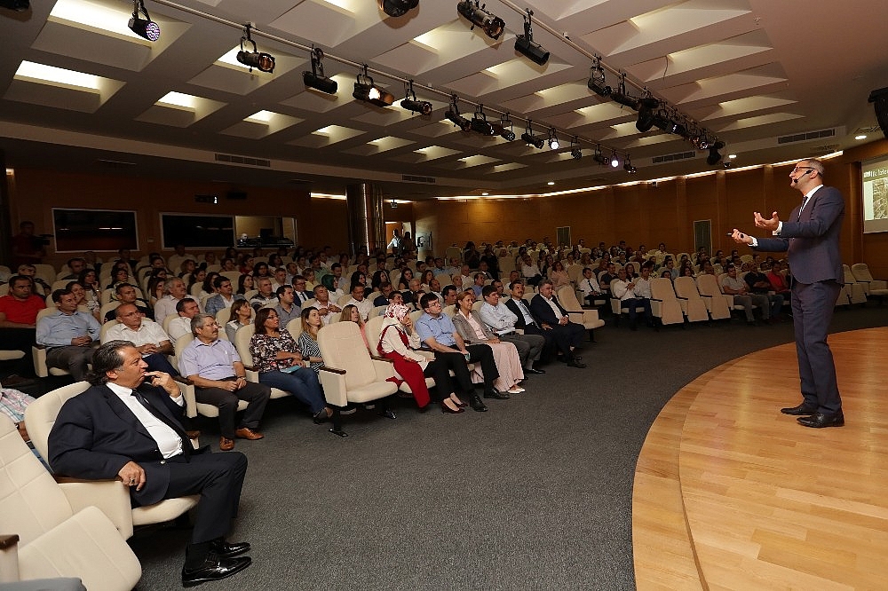 Büyükşehir personeline 'Temsil ve Protokol' eğitimi