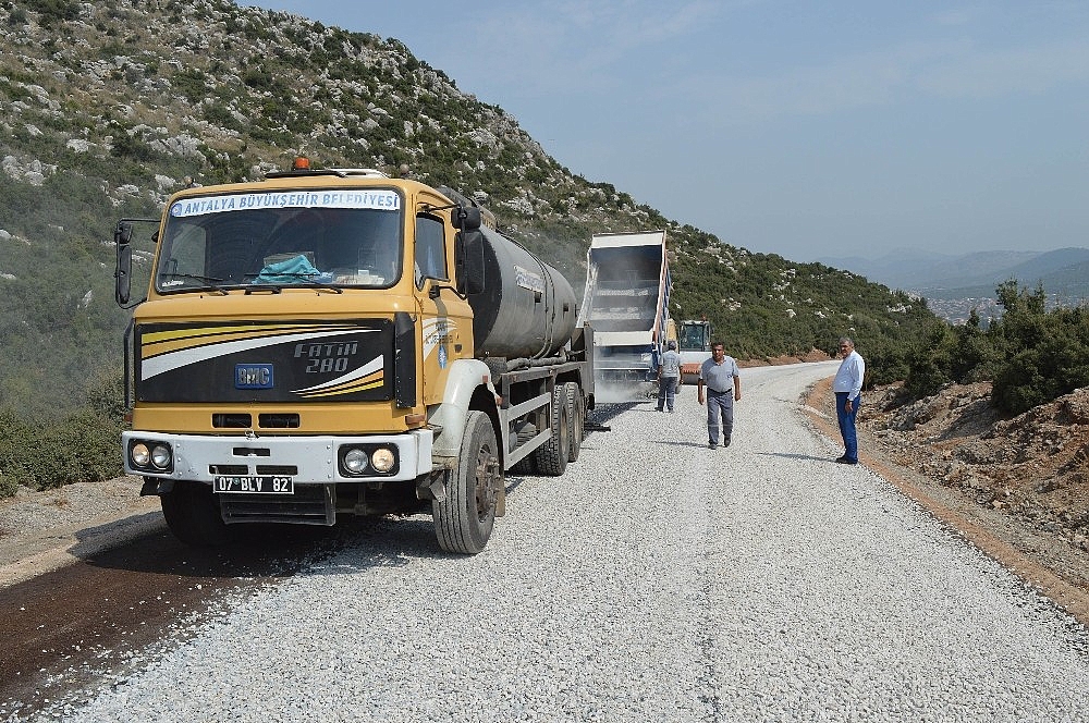 Döşemealtı Akkoç Mahallesine modern yol