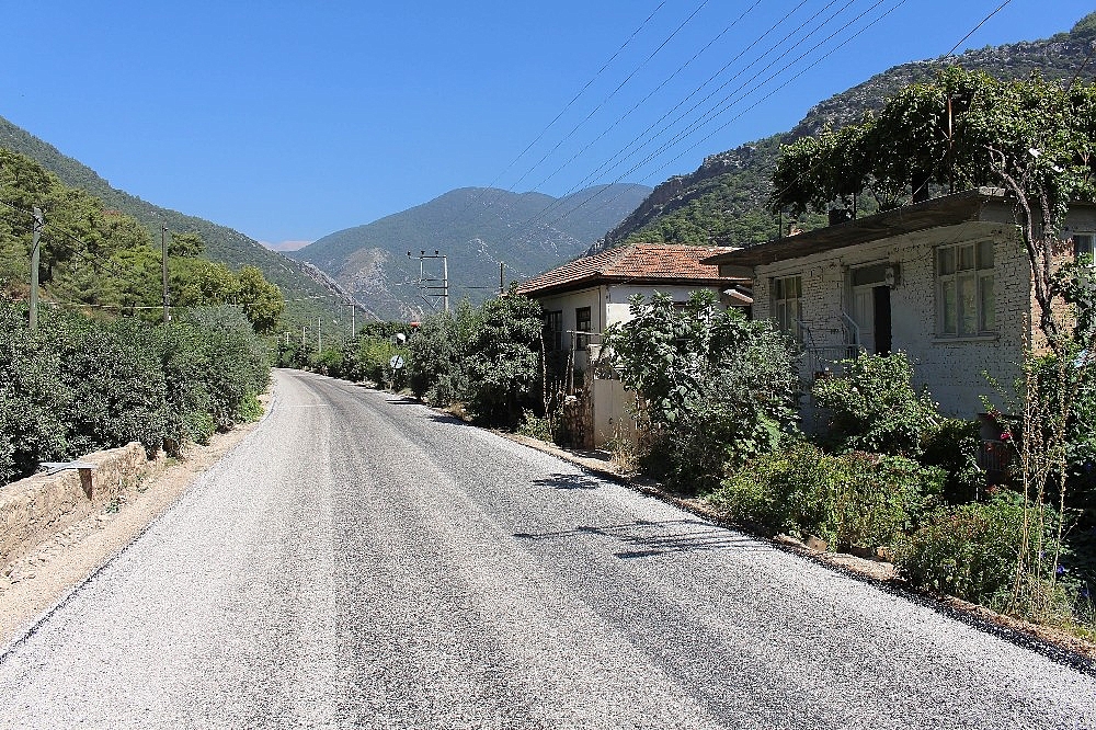 Finike Turunçova bağlantı yollarına asfalt