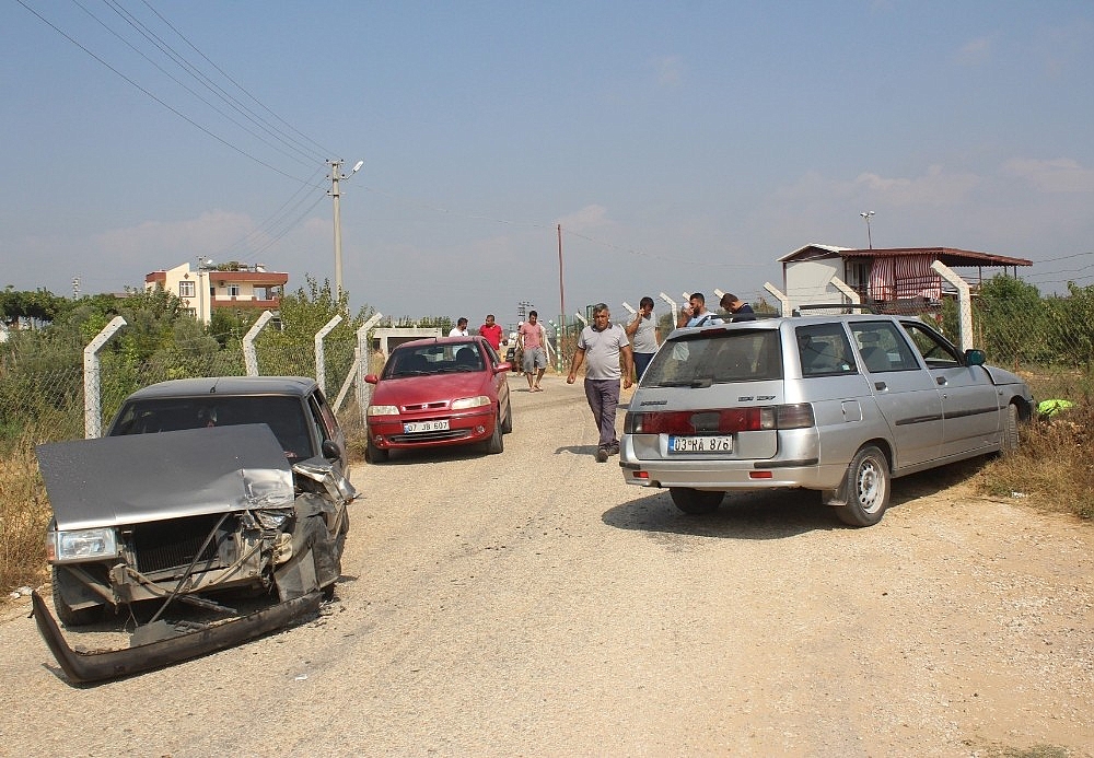 Manavgat'ta trafik kazası: 3 yaralı