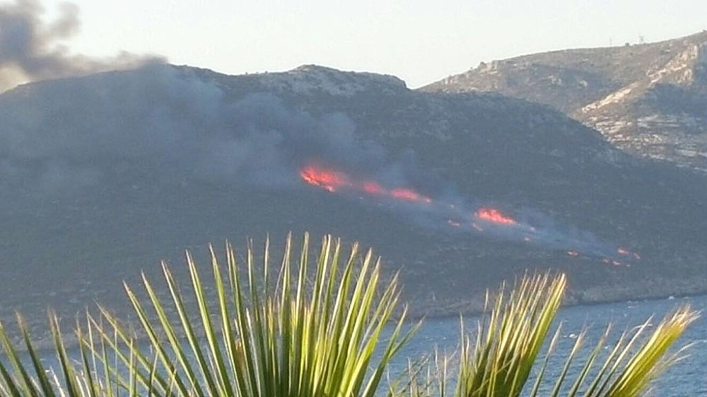 Meis Adası'nda orman yangını! (Videolu)
