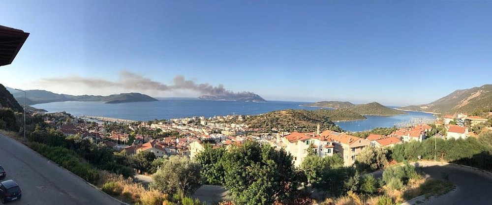 Meis Adası'nda orman yangını! (Videolu)
