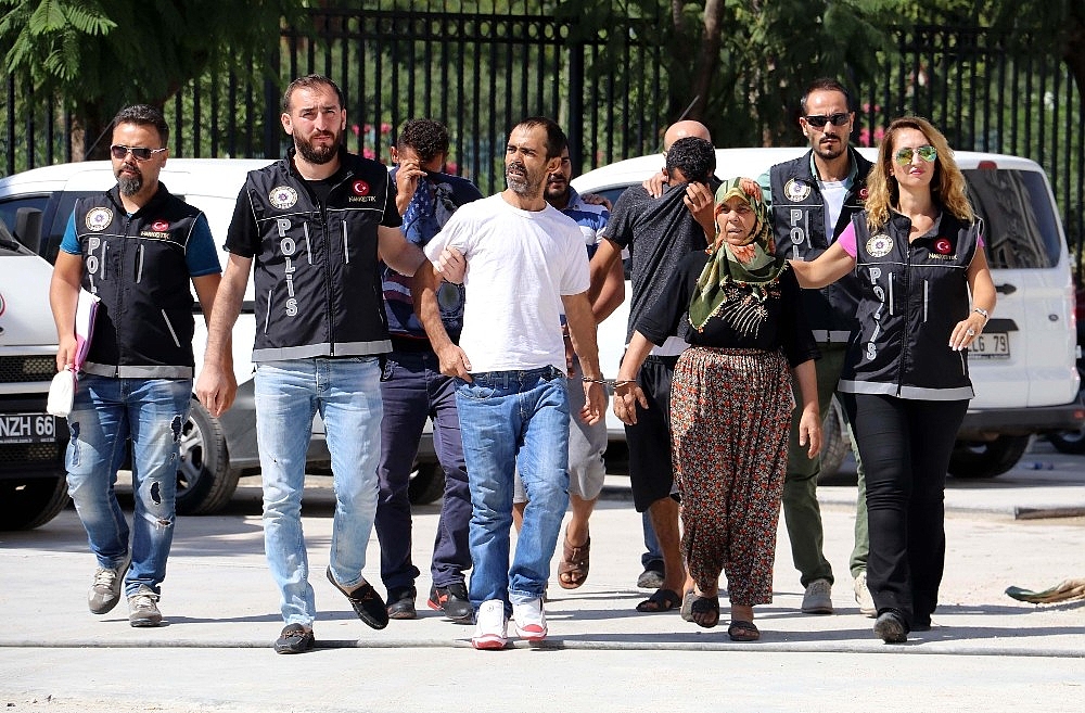 Öğrencileri zehirleyen uyuşturucu tacirleri yakalandı!