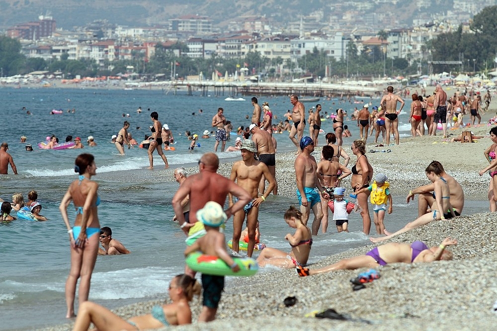 Plajlar turistlere kaldı