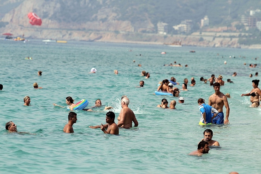 Plajlar turistlere kaldı