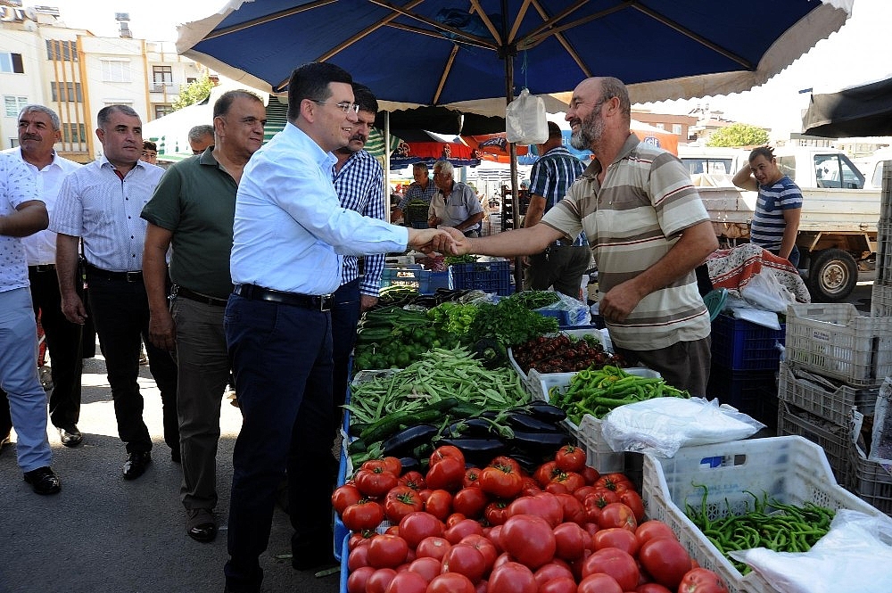 Tütüncü, pazar esnafıyla buluştu