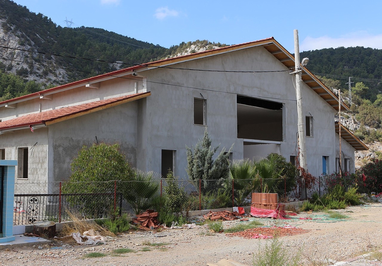 Güçlüköy Köy Konağı Hızla İlerliyor