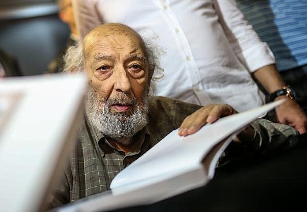 Ara Güler, Türel'e kitabını hediye etti