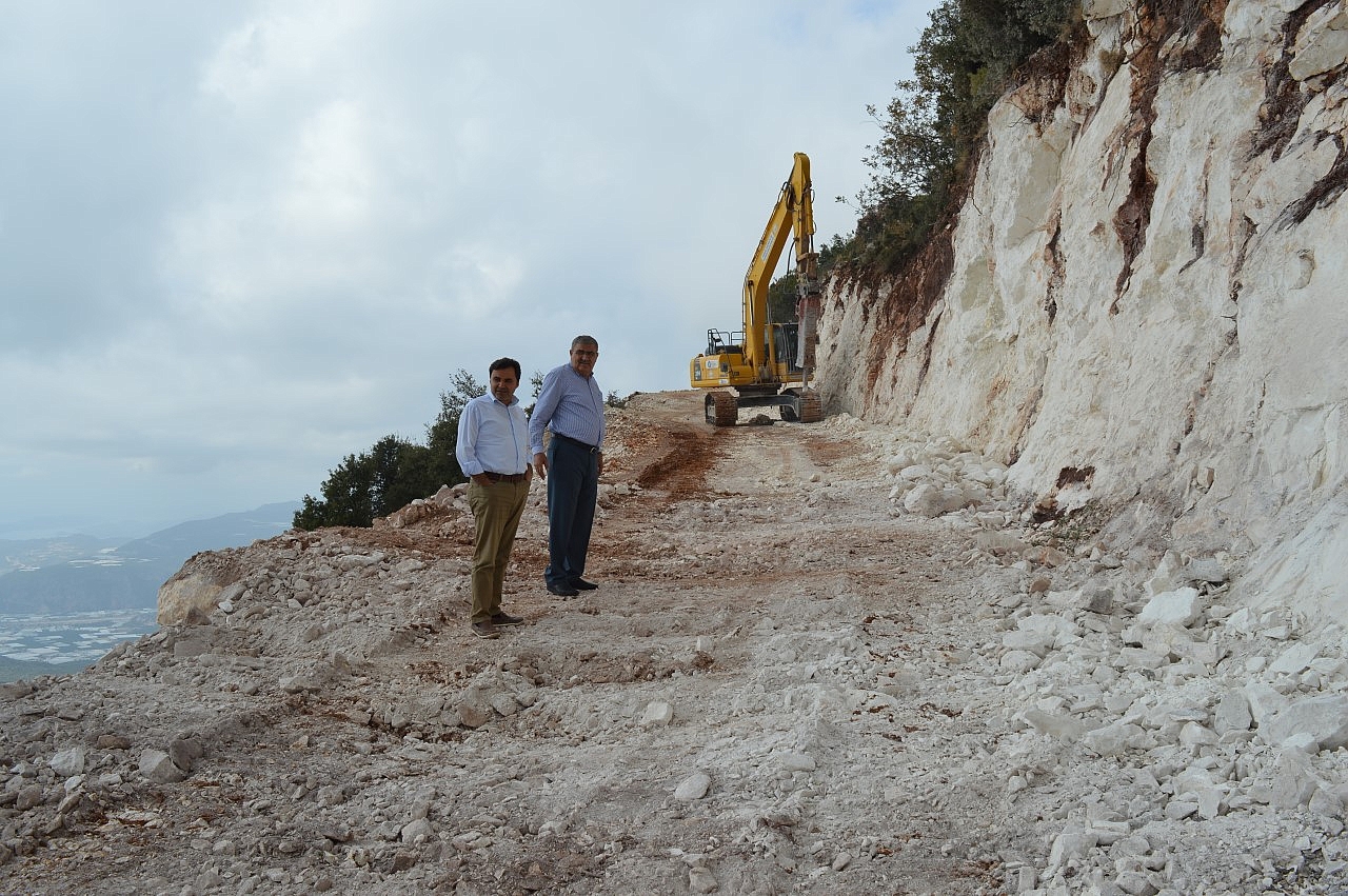 Büyükşehir dağları deliyor yeni yollar açıyor