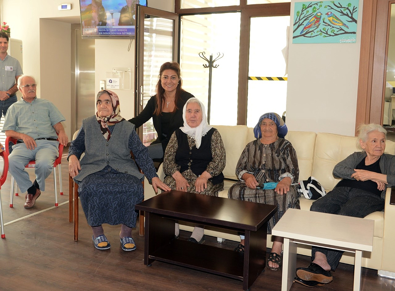 Ebru Türel'den Mavi Ev'e ziyaret