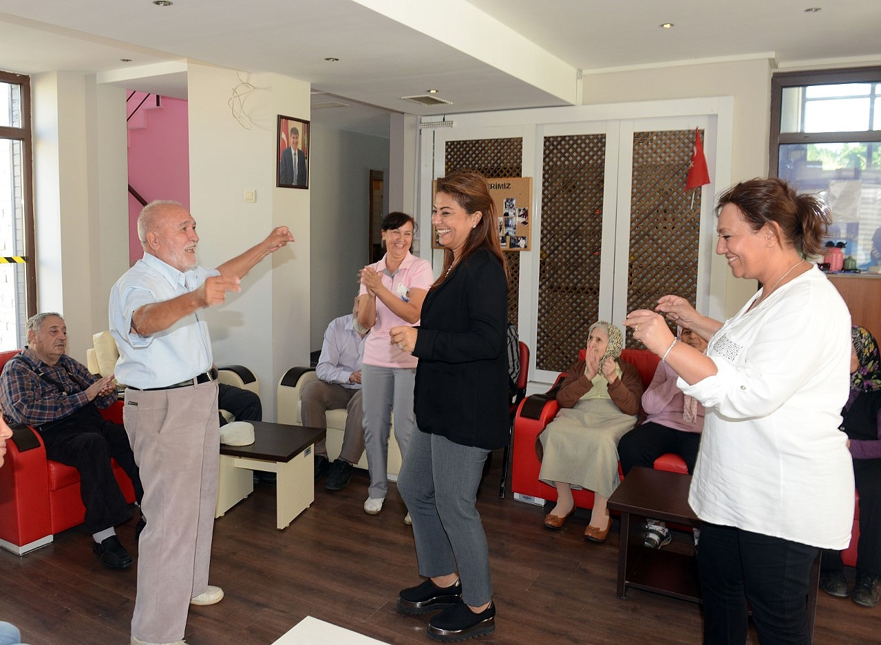 Ebru Türel'den Mavi Ev'e ziyaret