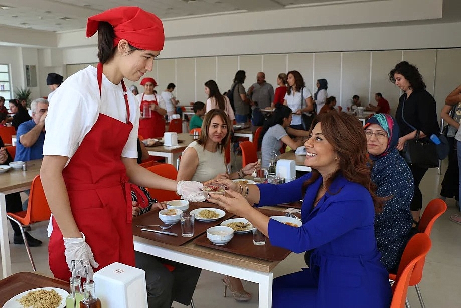 "El ele engelleri aşıyoruz"