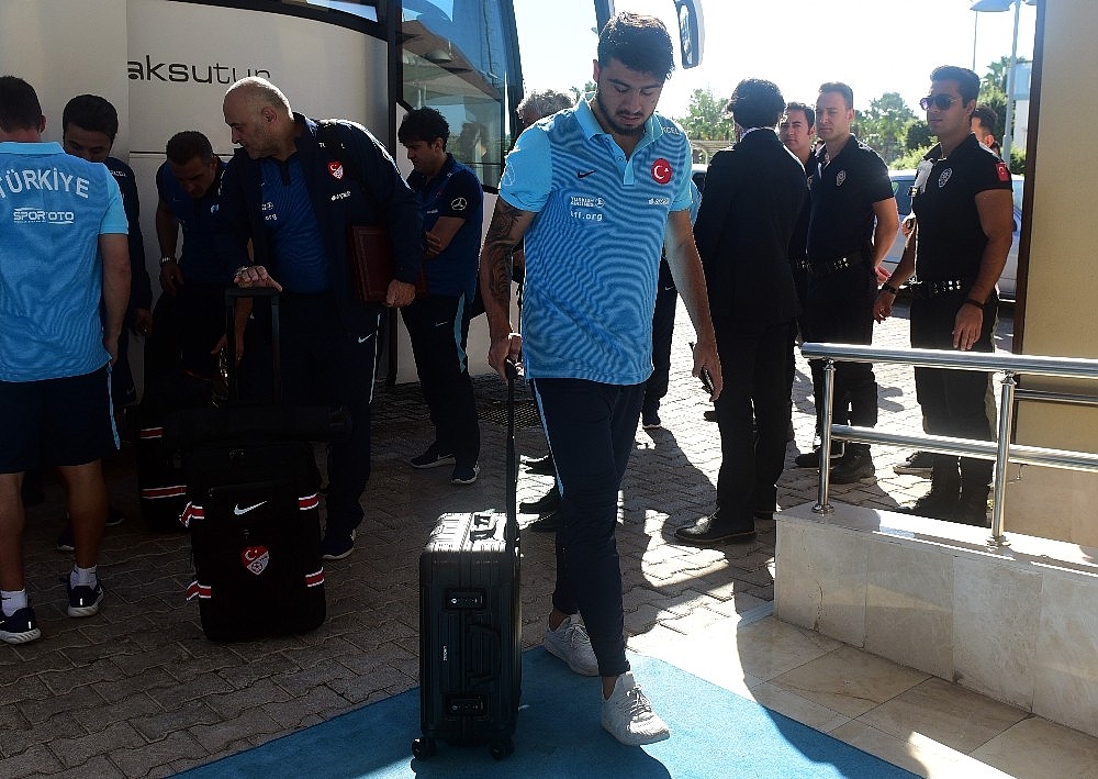 A Milli Futbol Takımı Antalya'dan ayrıldı