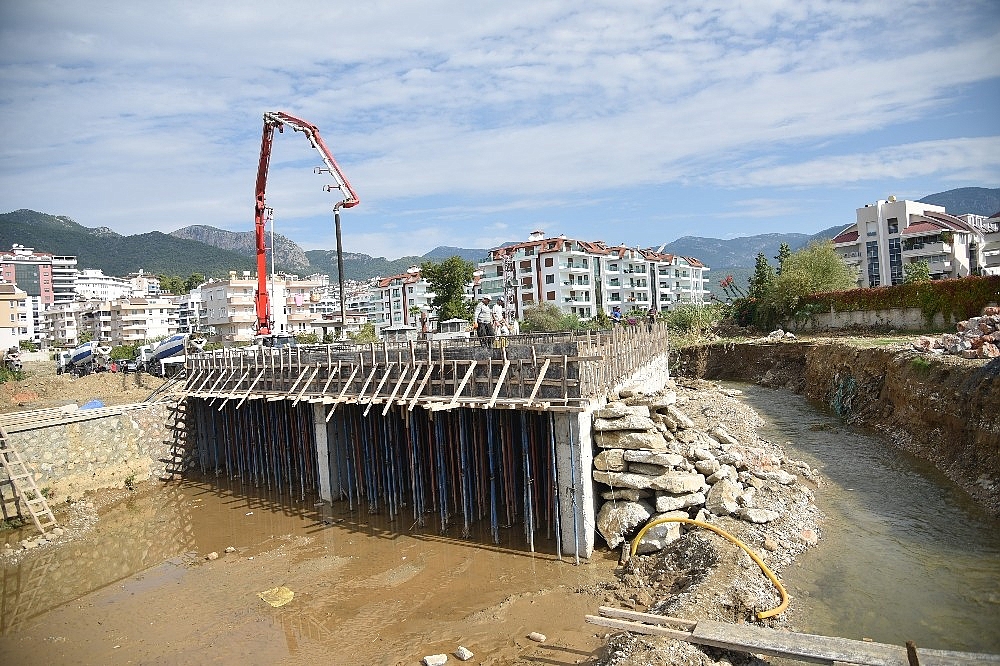 Alanya Oba Çayı üzerine yeni köprü