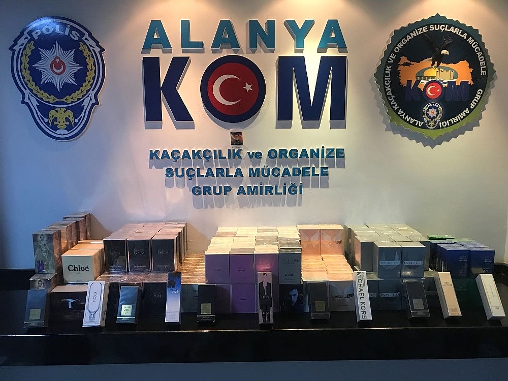 Alanya'da bin 464 kaçak parfüm ele geçirildi!