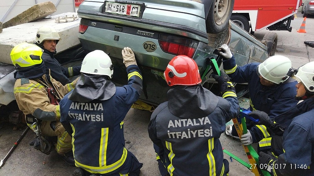 Antalya itfaiyesi Slovenya'da yangınlara müdahale etti