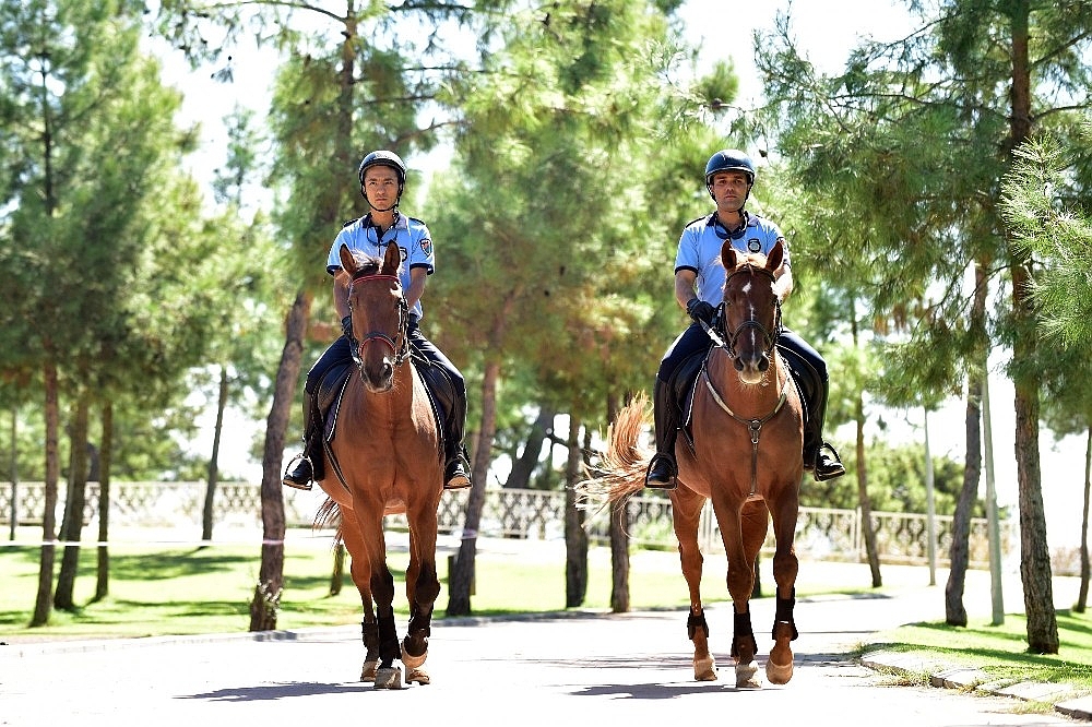 Antalya'da 'Atlı Zabıta Birimi' göreve başlıyor