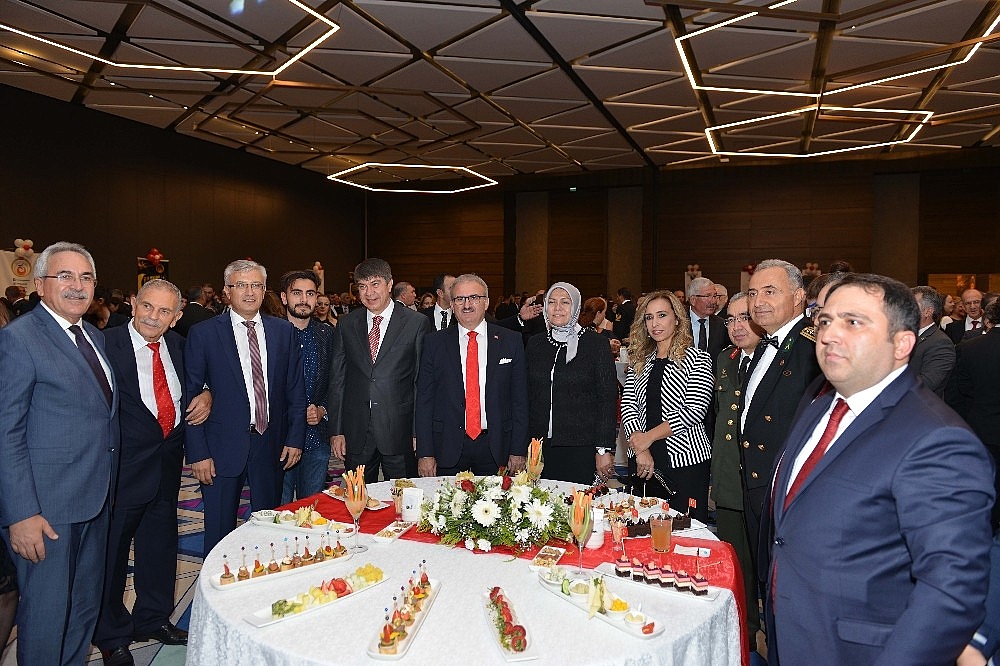 Antalya'da Cumhuriyet resepsiyonu düzenledi
