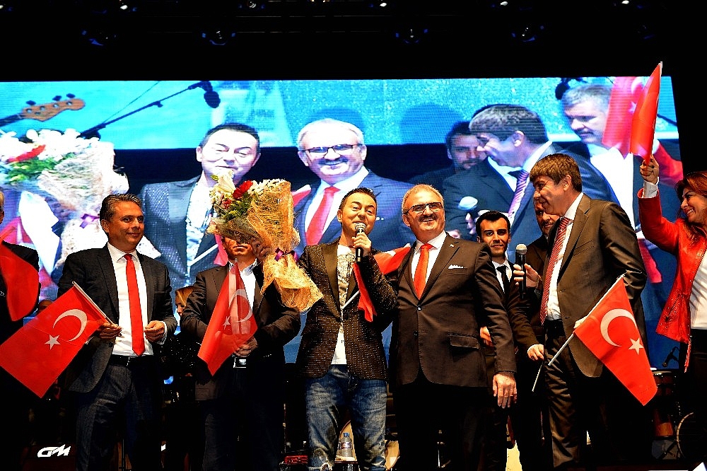 Antalya'da Cumhuriyet resepsiyonu düzenledi