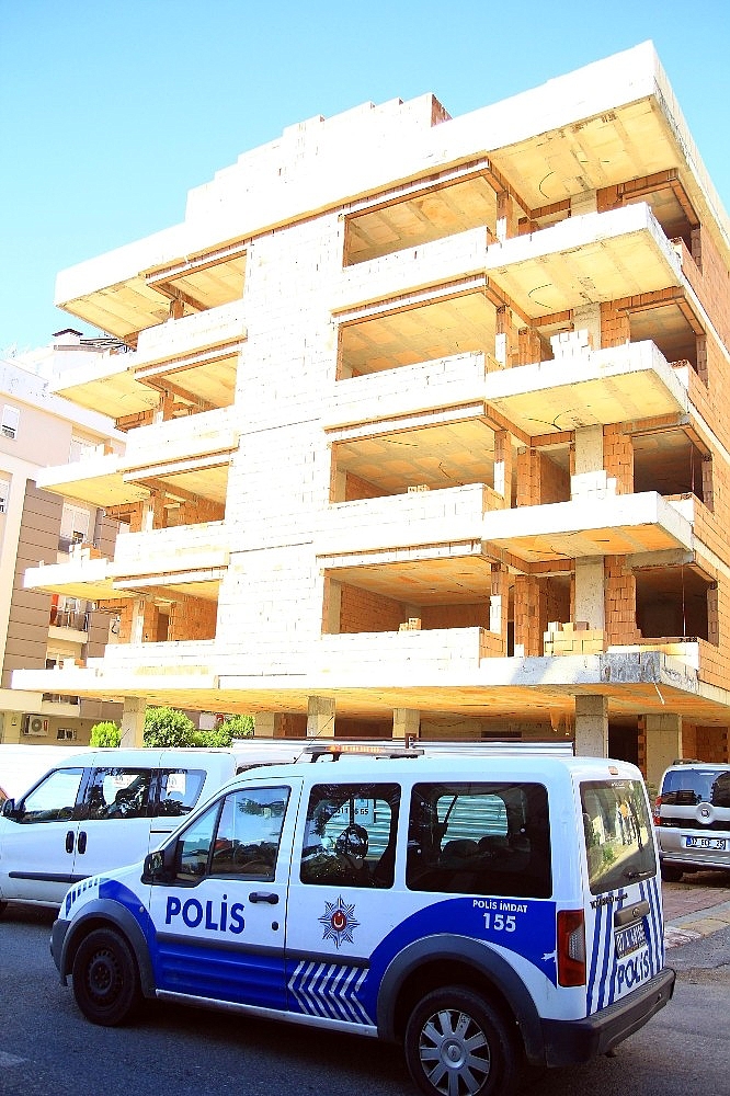 Antalya'da silahlı şahıs paniği