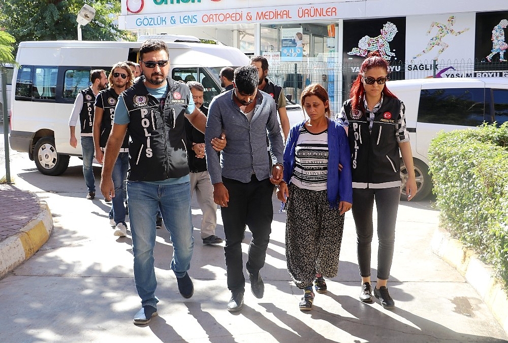 Antalya'da uyuşturucu operasyonu: 8 gözaltı! (Videolu)