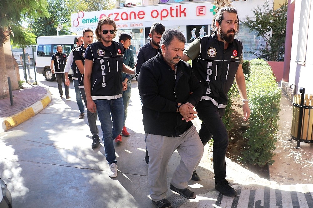 Antalya'da uyuşturucu operasyonu: 8 gözaltı! (Videolu)