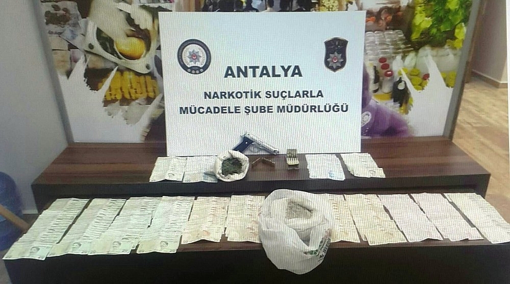 Antalya'da uyuşturucu operasyonu: 8 gözaltı! (Videolu)