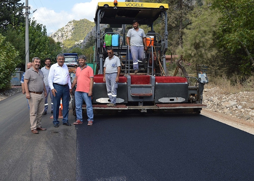 Büyükşehir'den Çıralı'ya sıcak asfalt
