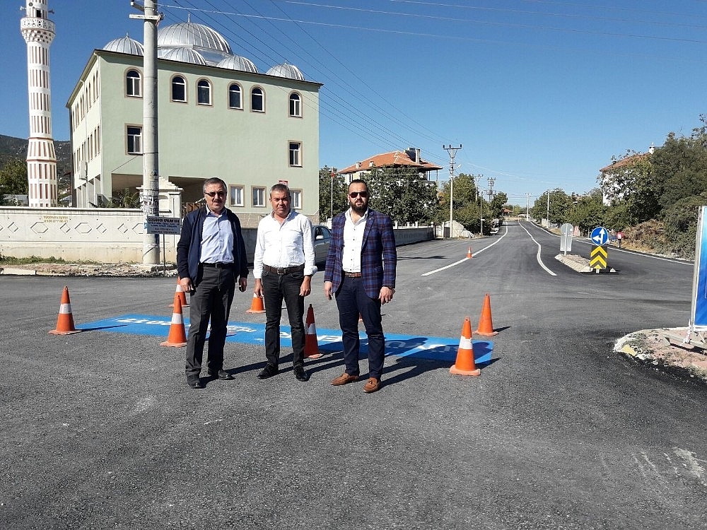 Büyükşehir'den Yeşilyayla'ya sıcak asfalt