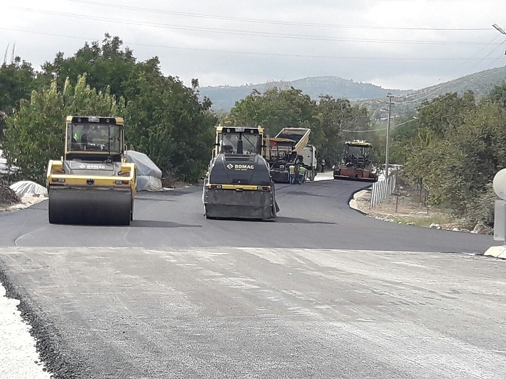 Büyükşehir'den Yeşilyayla'ya sıcak asfalt